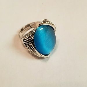 Gorgeous silver blue cat eye ring
